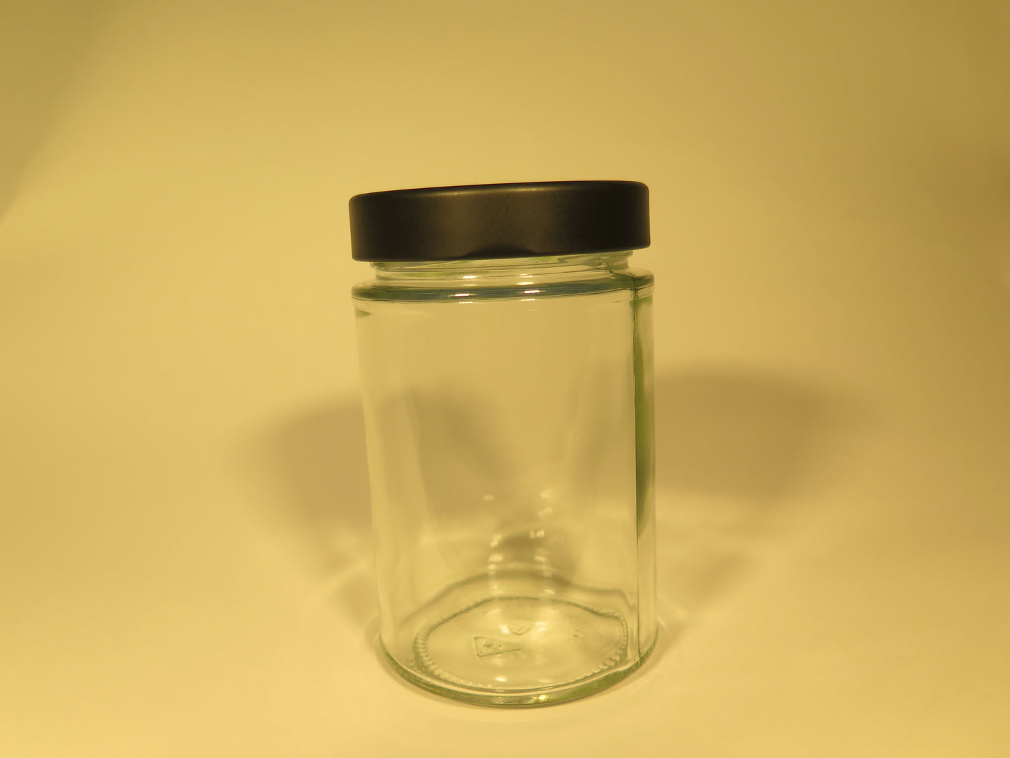 Dybt rundt glas 335 ml med 66 mm mat sort låg