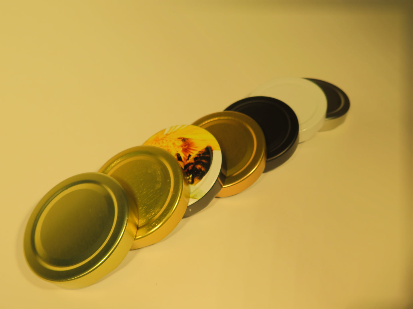 Dybt rundt glas 335 ml med 66 mm mat sort låg