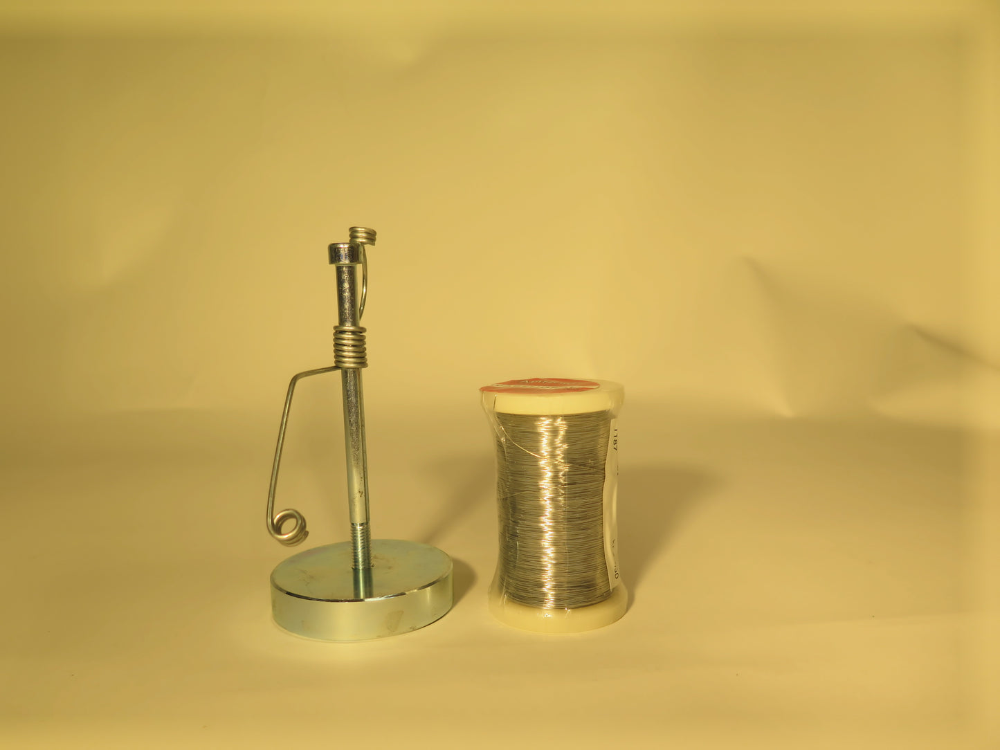 Tråddispenser holder til tråd